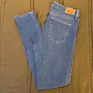 Levi's Women's Skinny Jeans in Medium Blue Wash